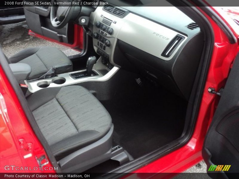 Vermillion Red / Charcoal Black 2008 Ford Focus SE Sedan