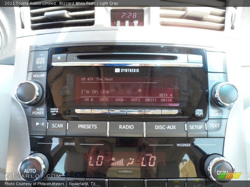 Blizzard White Pearl / Light Gray 2011 Toyota Avalon Limited