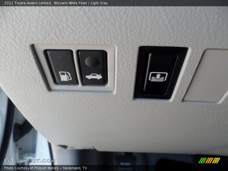 Blizzard White Pearl / Light Gray 2011 Toyota Avalon Limited