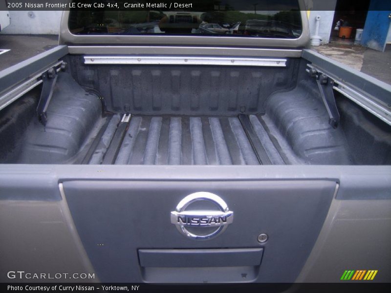 Granite Metallic / Desert 2005 Nissan Frontier LE Crew Cab 4x4