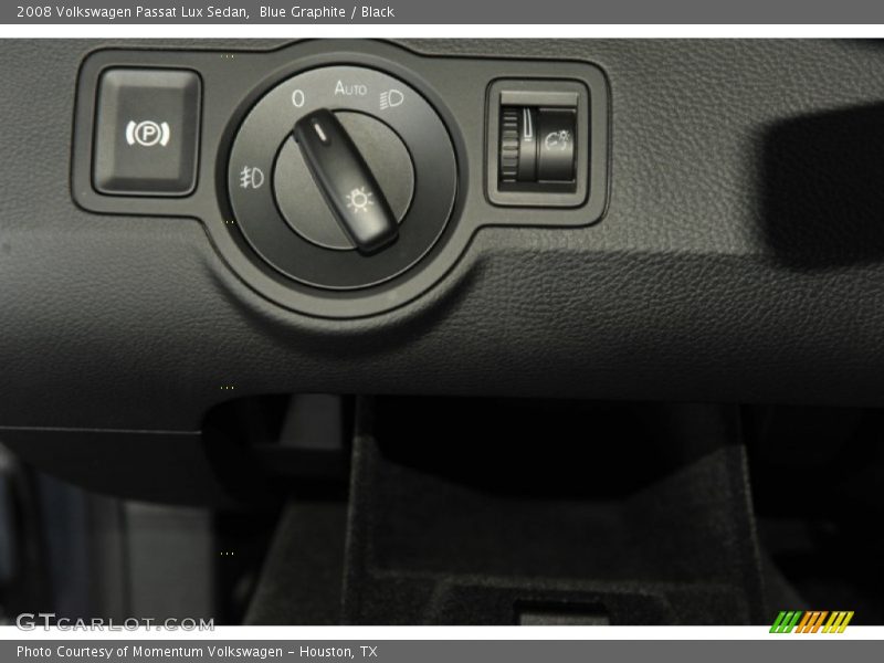 Controls of 2008 Passat Lux Sedan