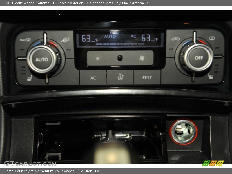 Controls of 2011 Touareg TDI Sport 4XMotion