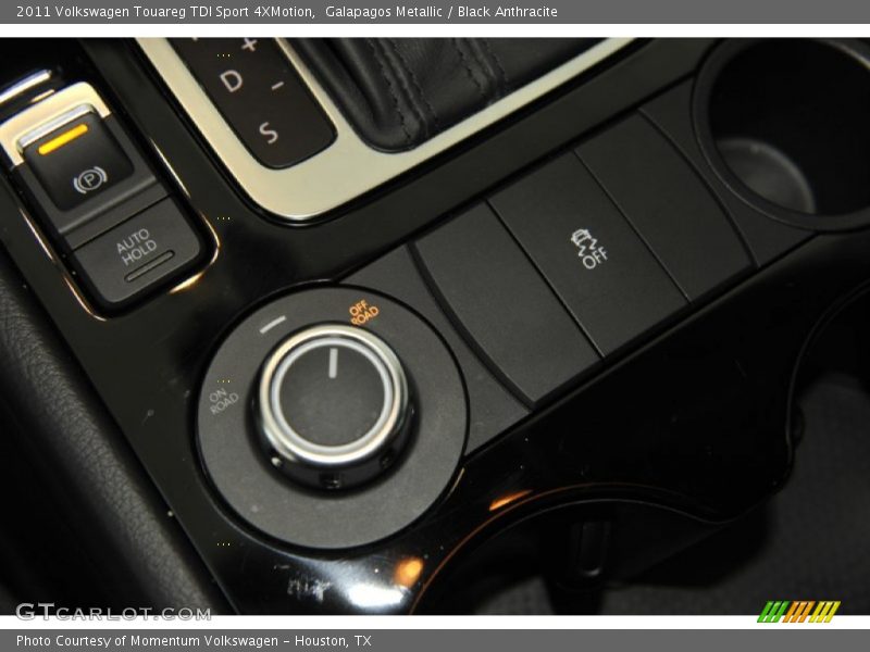 Controls of 2011 Touareg TDI Sport 4XMotion