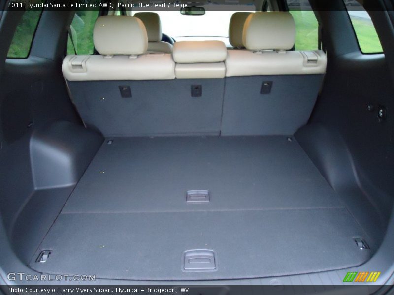  2011 Santa Fe Limited AWD Trunk
