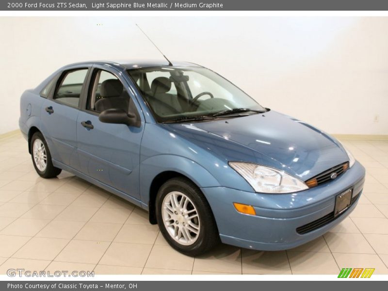 Front 3/4 View of 2000 Focus ZTS Sedan