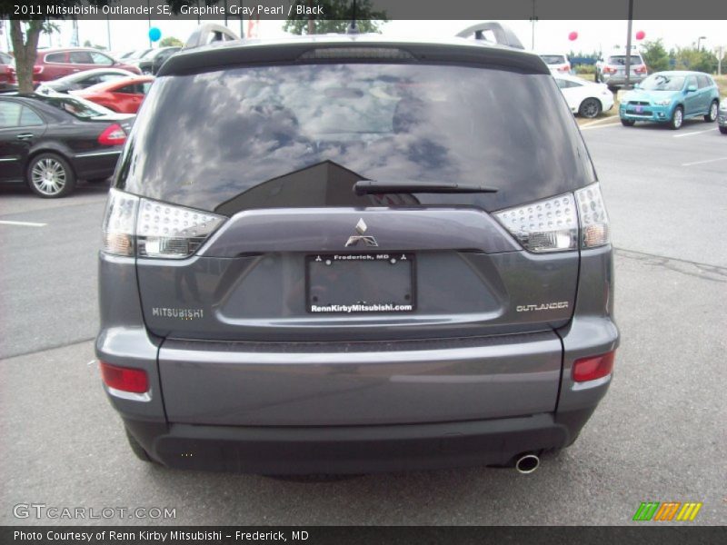 Graphite Gray Pearl / Black 2011 Mitsubishi Outlander SE
