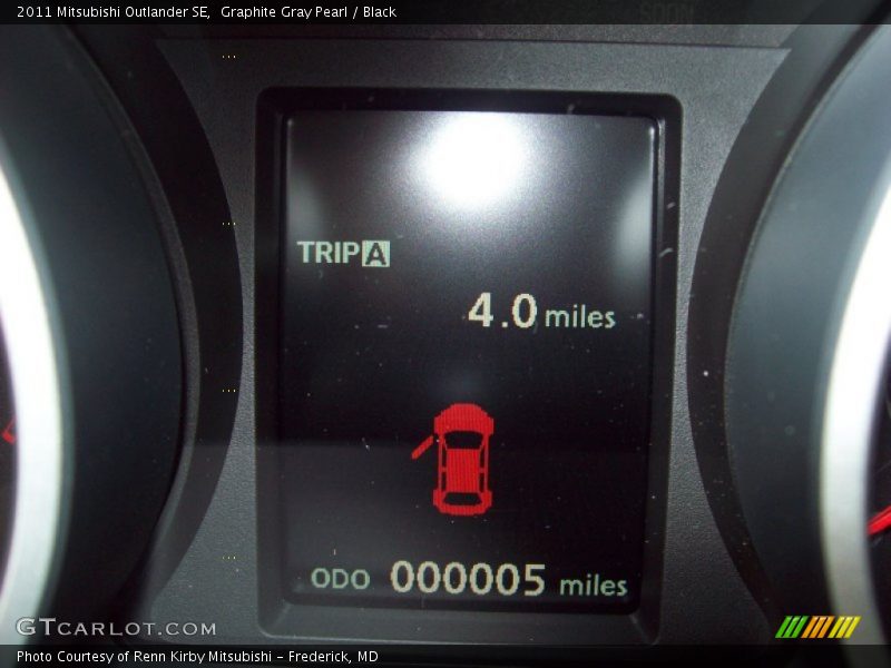 Graphite Gray Pearl / Black 2011 Mitsubishi Outlander SE
