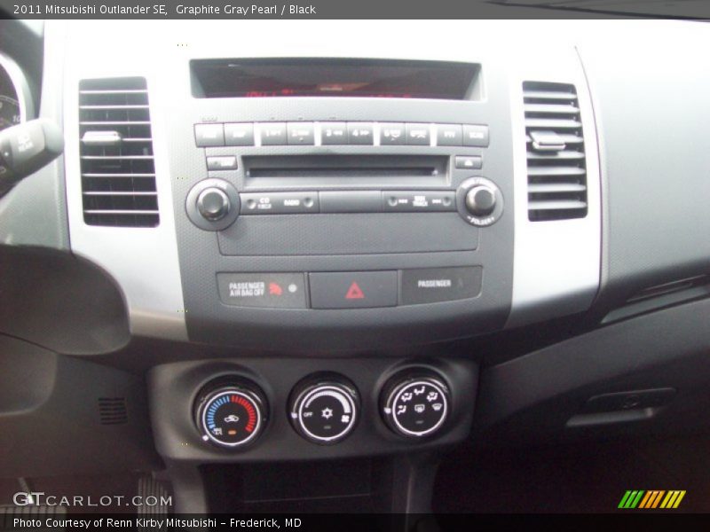 Graphite Gray Pearl / Black 2011 Mitsubishi Outlander SE