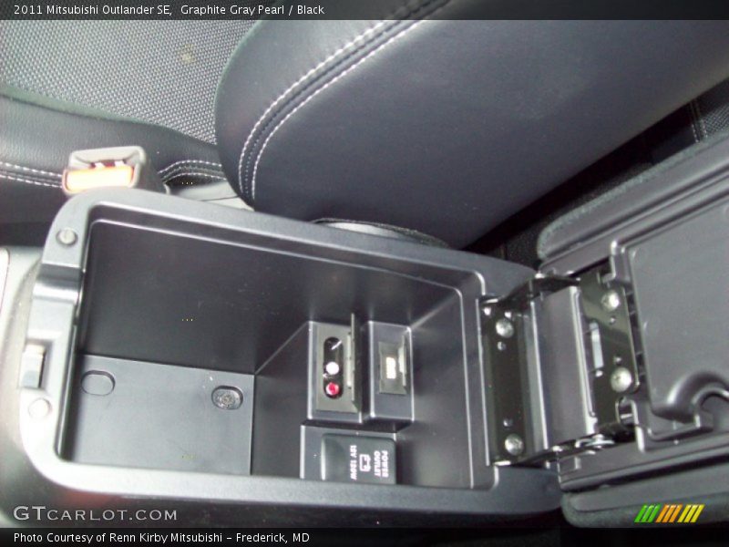 Graphite Gray Pearl / Black 2011 Mitsubishi Outlander SE