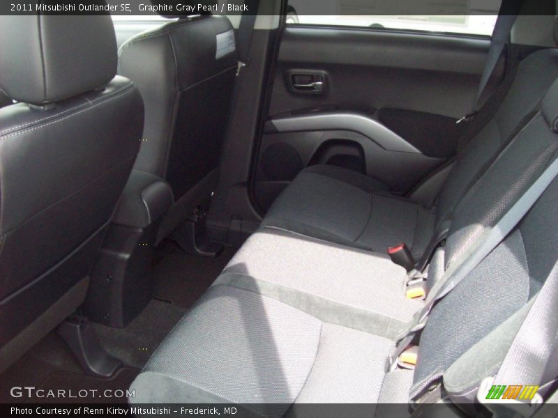 Graphite Gray Pearl / Black 2011 Mitsubishi Outlander SE