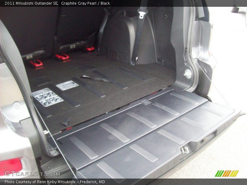 Graphite Gray Pearl / Black 2011 Mitsubishi Outlander SE
