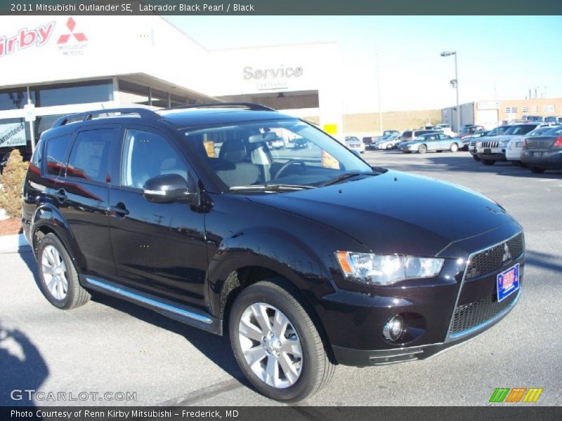 Labrador Black Pearl / Black 2011 Mitsubishi Outlander SE