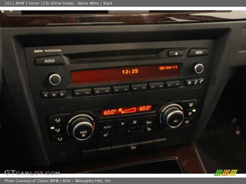 Alpine White / Black 2011 BMW 3 Series 328i xDrive Sedan