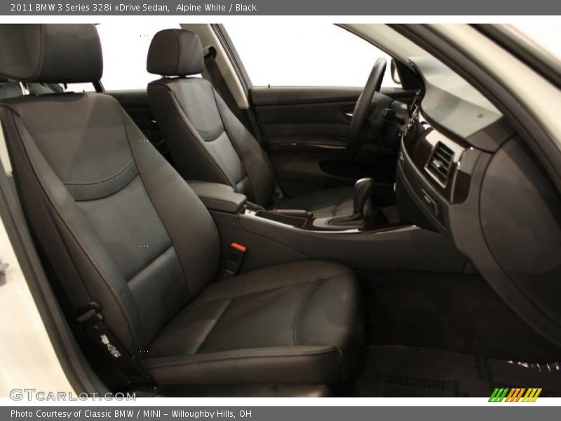 Alpine White / Black 2011 BMW 3 Series 328i xDrive Sedan