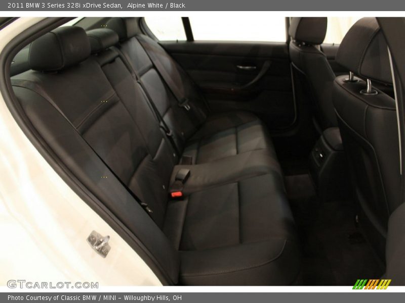 Alpine White / Black 2011 BMW 3 Series 328i xDrive Sedan