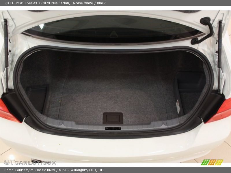 Alpine White / Black 2011 BMW 3 Series 328i xDrive Sedan