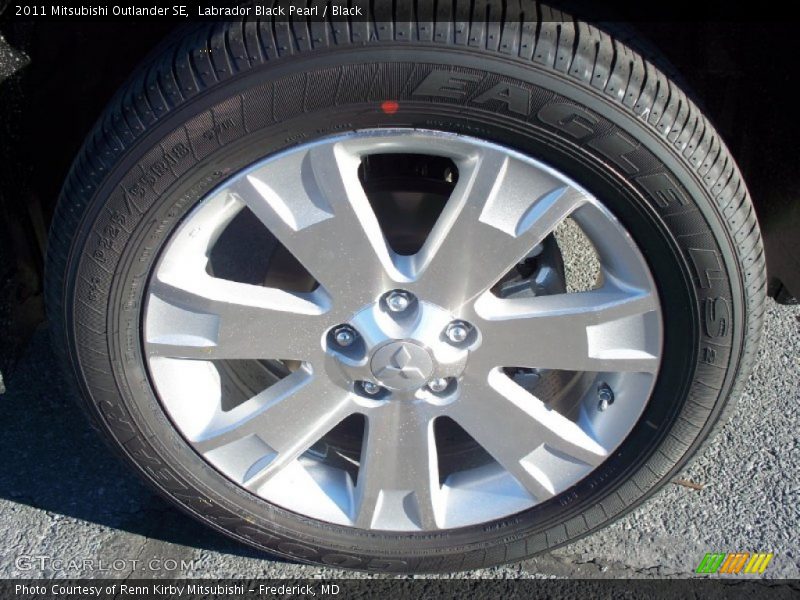 Labrador Black Pearl / Black 2011 Mitsubishi Outlander SE