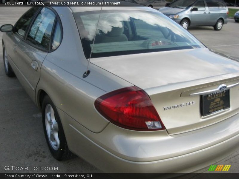 Harvest Gold Metallic / Medium Parchment 2001 Ford Taurus SES