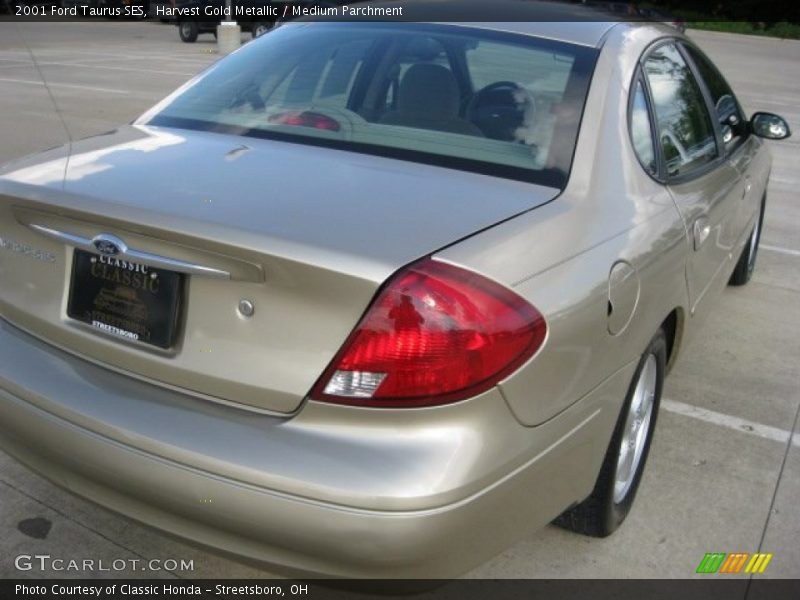 Harvest Gold Metallic / Medium Parchment 2001 Ford Taurus SES
