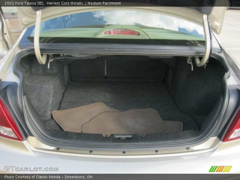 Harvest Gold Metallic / Medium Parchment 2001 Ford Taurus SES