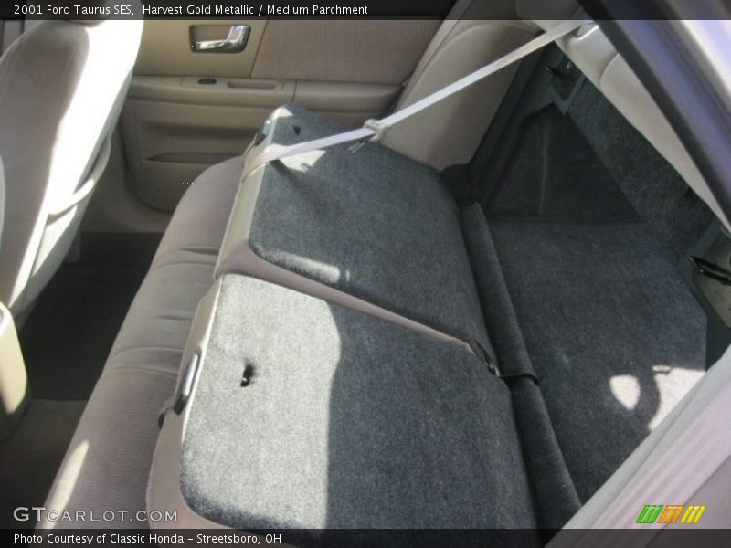 Harvest Gold Metallic / Medium Parchment 2001 Ford Taurus SES