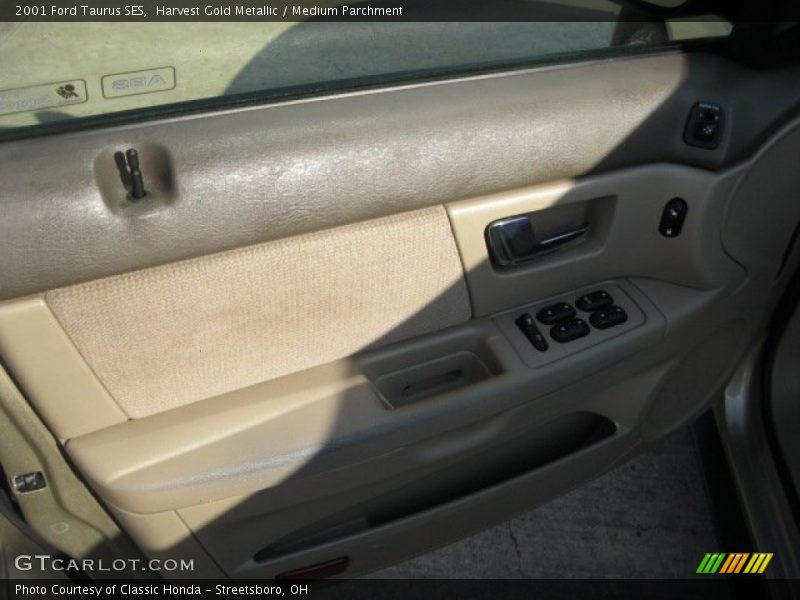 Harvest Gold Metallic / Medium Parchment 2001 Ford Taurus SES