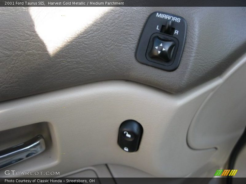 Harvest Gold Metallic / Medium Parchment 2001 Ford Taurus SES
