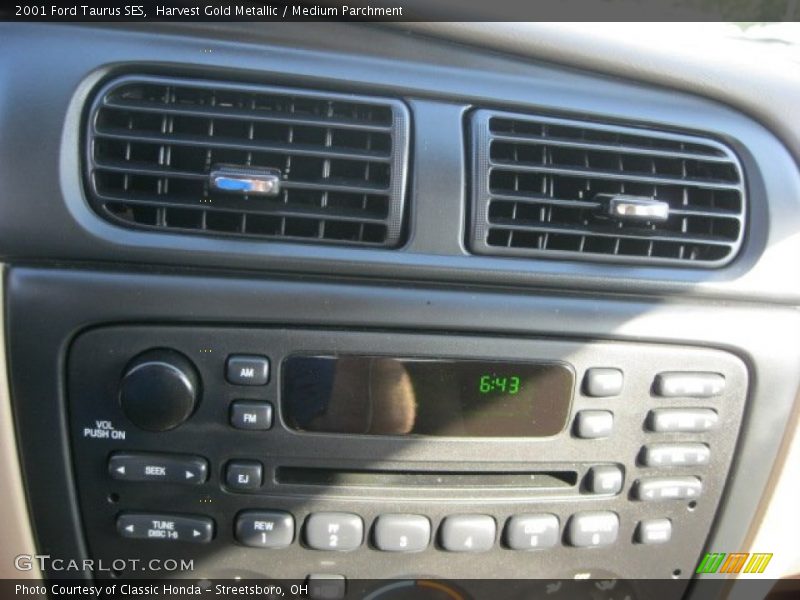 Harvest Gold Metallic / Medium Parchment 2001 Ford Taurus SES