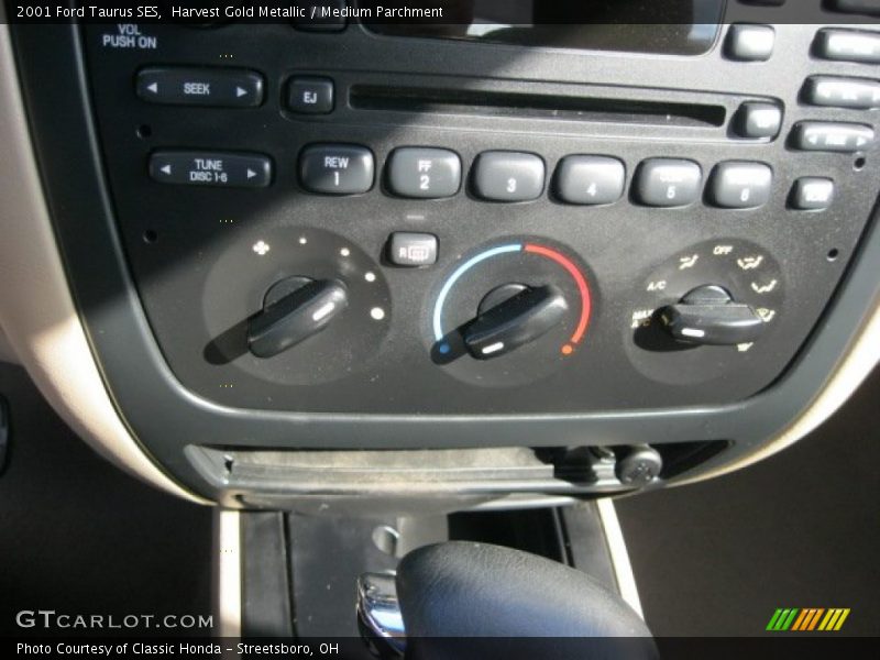 Harvest Gold Metallic / Medium Parchment 2001 Ford Taurus SES