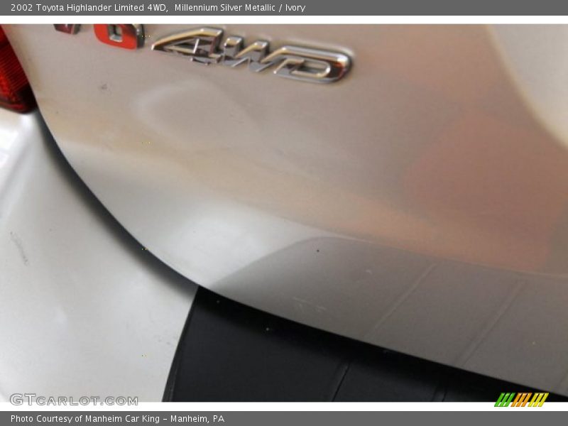 Millennium Silver Metallic / Ivory 2002 Toyota Highlander Limited 4WD