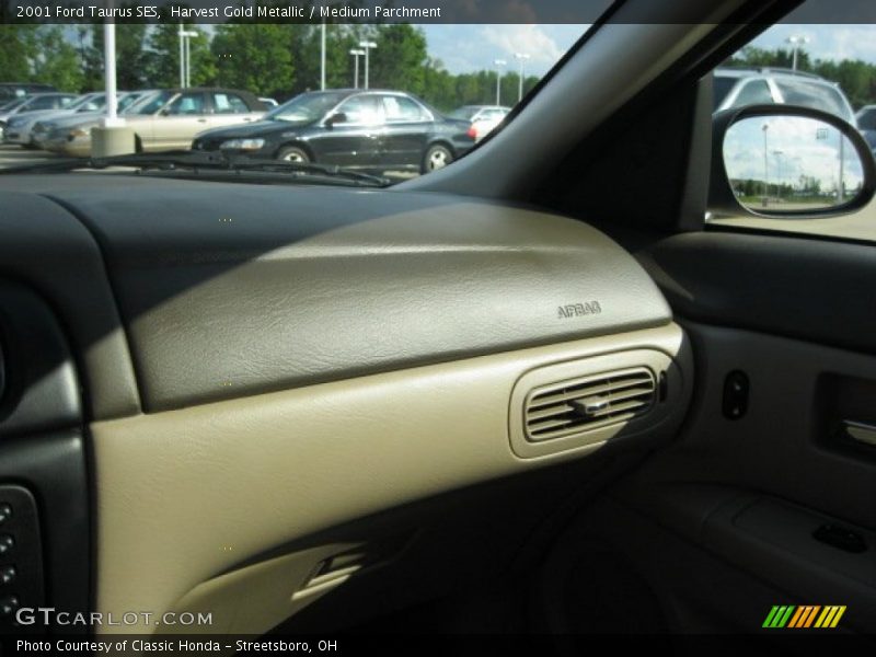 Harvest Gold Metallic / Medium Parchment 2001 Ford Taurus SES
