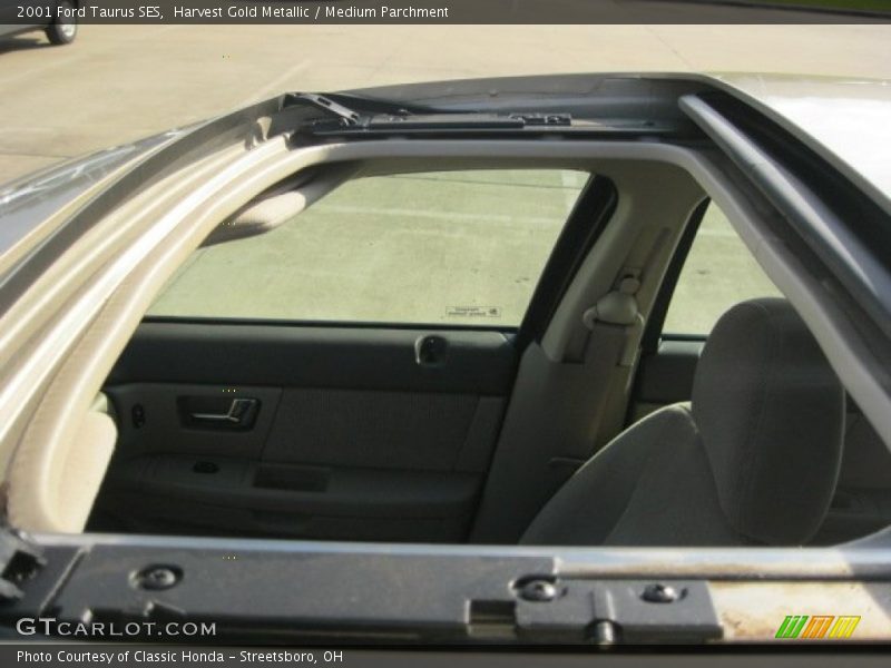 Harvest Gold Metallic / Medium Parchment 2001 Ford Taurus SES