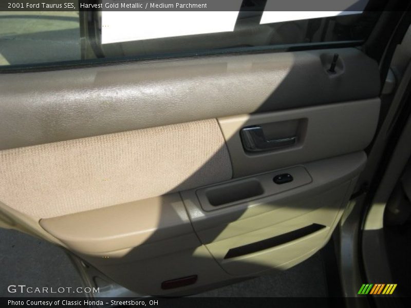 Harvest Gold Metallic / Medium Parchment 2001 Ford Taurus SES