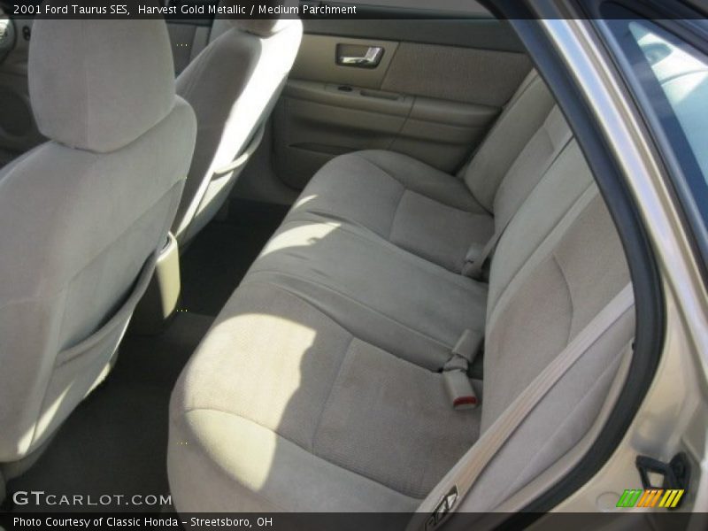 Harvest Gold Metallic / Medium Parchment 2001 Ford Taurus SES