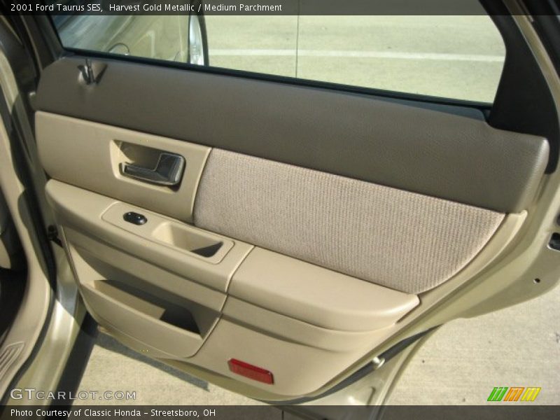 Harvest Gold Metallic / Medium Parchment 2001 Ford Taurus SES