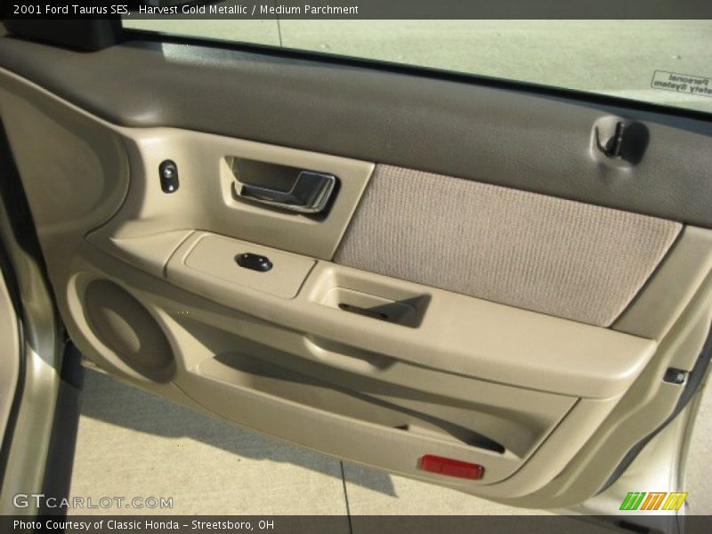 Harvest Gold Metallic / Medium Parchment 2001 Ford Taurus SES