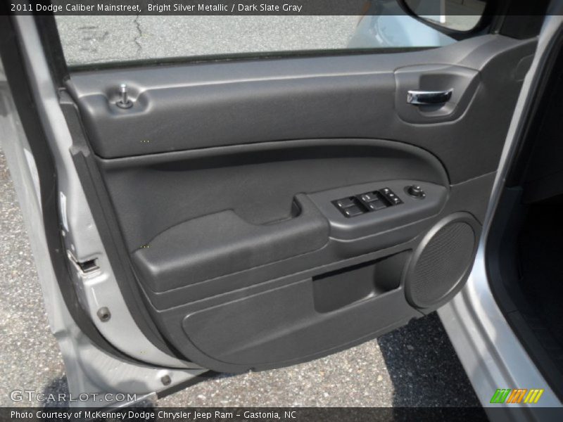 Bright Silver Metallic / Dark Slate Gray 2011 Dodge Caliber Mainstreet
