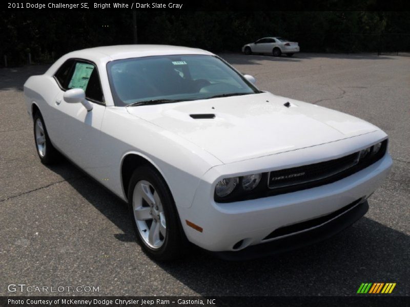 Bright White / Dark Slate Gray 2011 Dodge Challenger SE