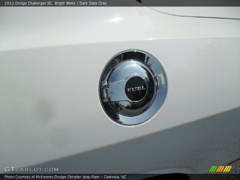 Bright White / Dark Slate Gray 2011 Dodge Challenger SE