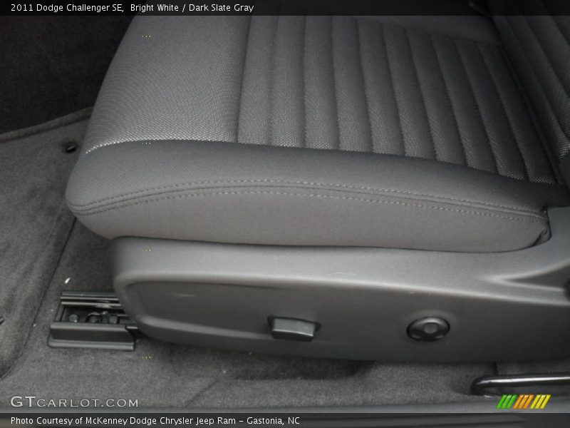 Bright White / Dark Slate Gray 2011 Dodge Challenger SE