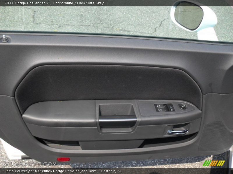 Bright White / Dark Slate Gray 2011 Dodge Challenger SE