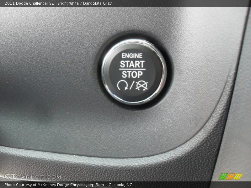 Bright White / Dark Slate Gray 2011 Dodge Challenger SE