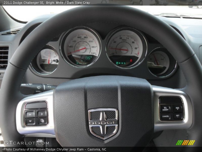 Bright White / Dark Slate Gray 2011 Dodge Challenger SE