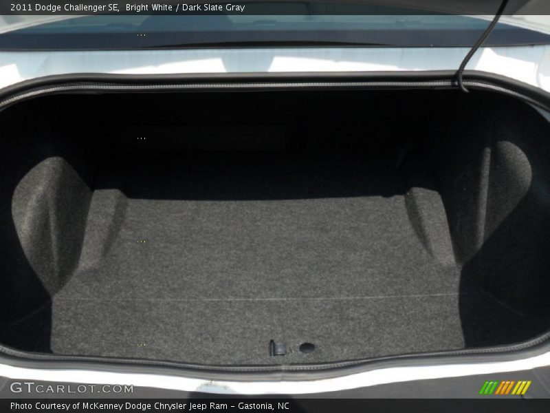 Bright White / Dark Slate Gray 2011 Dodge Challenger SE