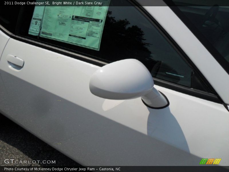 Bright White / Dark Slate Gray 2011 Dodge Challenger SE