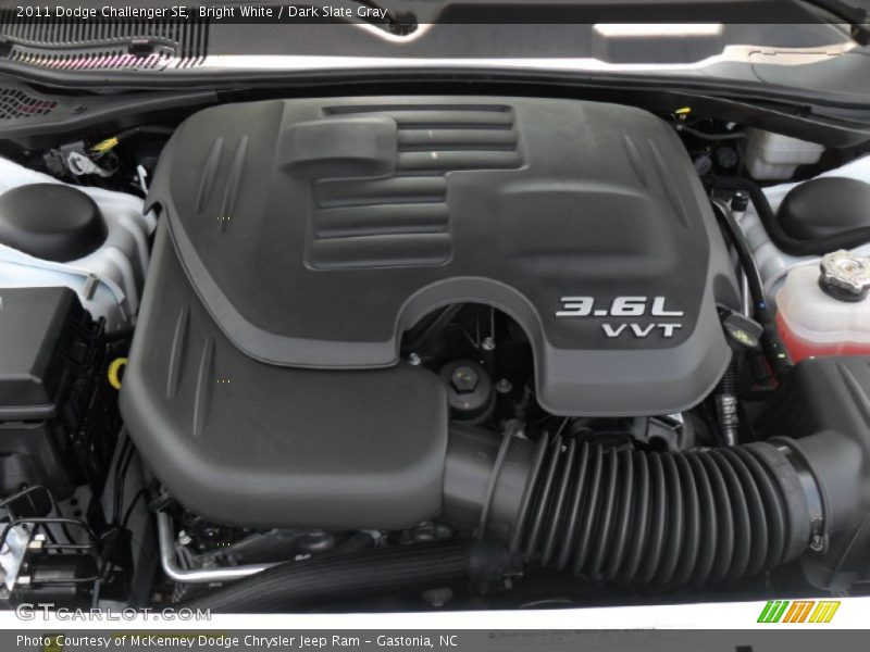 Bright White / Dark Slate Gray 2011 Dodge Challenger SE