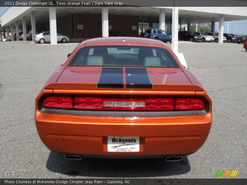 Toxic Orange Pearl / Dark Slate Gray 2011 Dodge Challenger SE