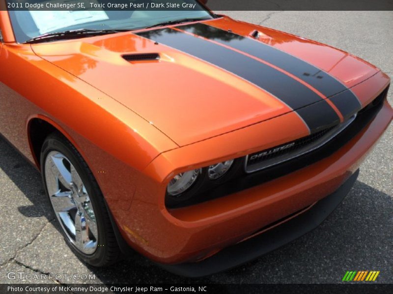 Toxic Orange Pearl / Dark Slate Gray 2011 Dodge Challenger SE