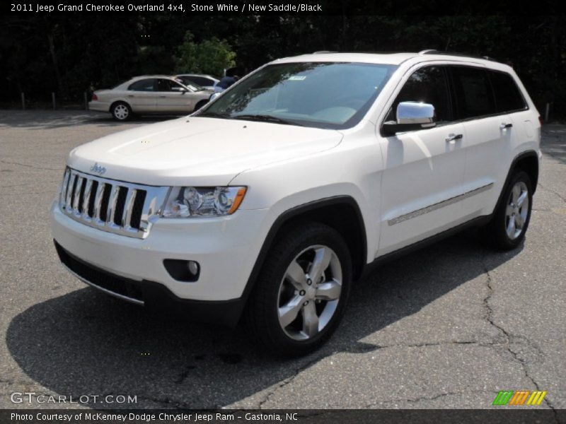 Front 3/4 View of 2011 Grand Cherokee Overland 4x4