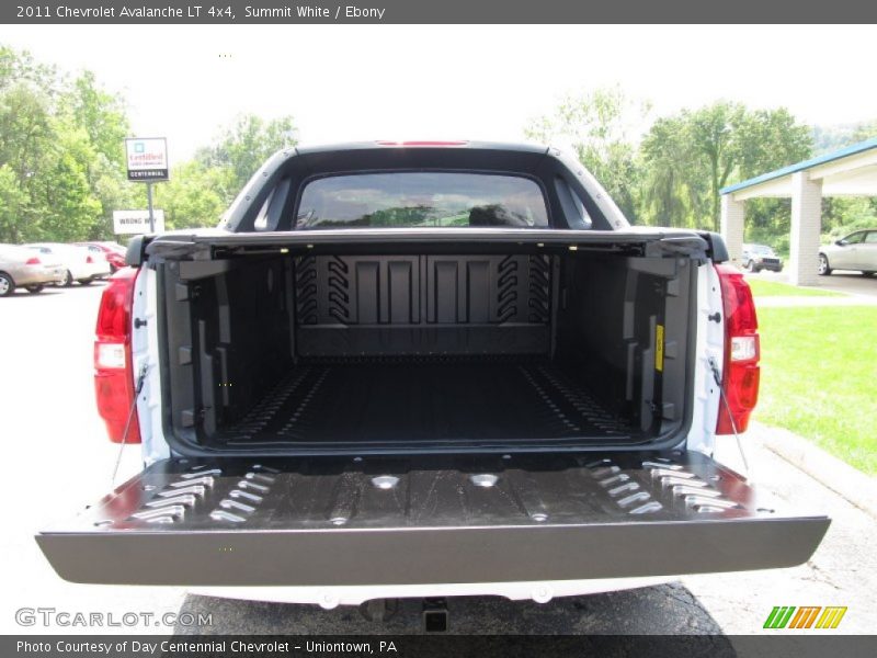 Summit White / Ebony 2011 Chevrolet Avalanche LT 4x4